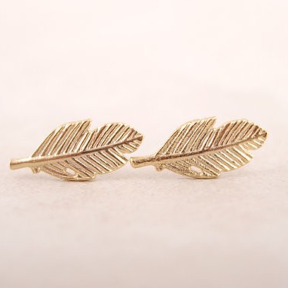golden threads Jewelry - Simple Bohemian Feather Stud Earrings